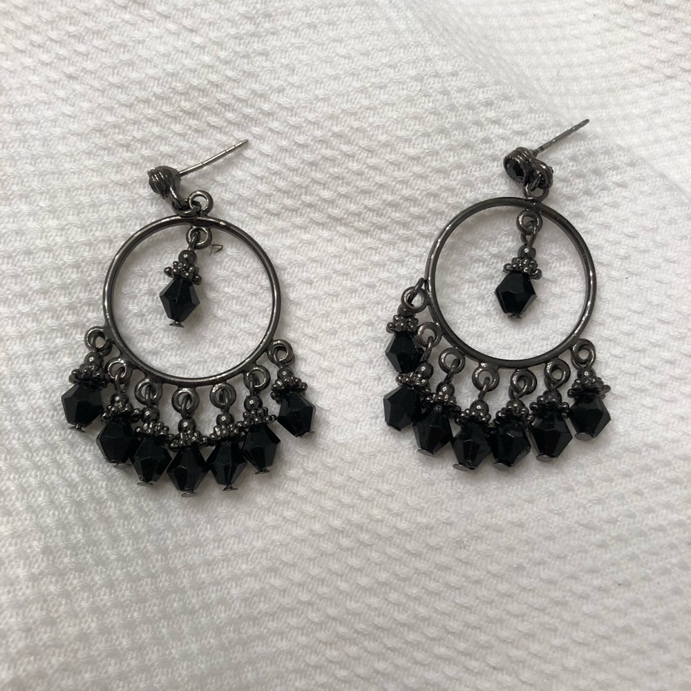 Dangling earrings- black